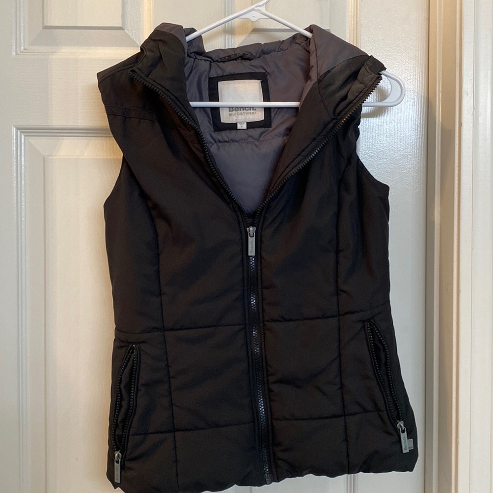 Black hooded puffer vest by Bench Urban wear size small